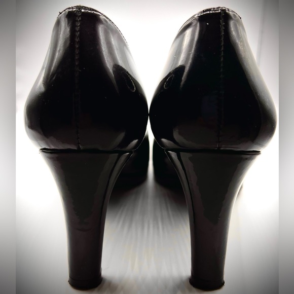 Beautiful Stuart Weitzman Black Patten Leather Pumps, Good Condition-Used-7 1/2M - Picture 7 of 10